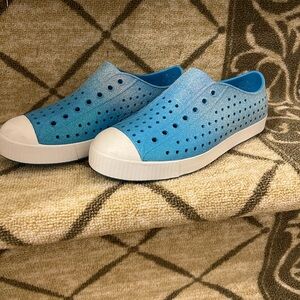 Brand new native shoes size J5